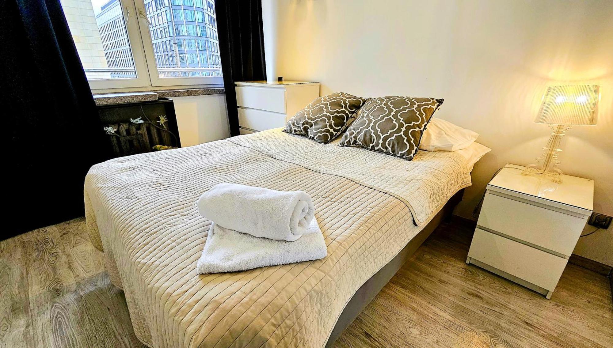 Golden View Apartment วอร์ซอ ภายนอก รูปภาพ
